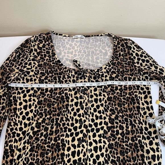 Dex|Cheetah| Has Stretch|Button up|Nice Fabric - Picture 4 of 11